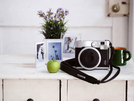 Fujifilm Instax Mini 90 Neo Classic, l'istantanea classica che guarda al futuro